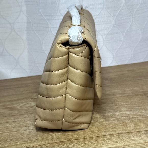 New Tory Burch Small Kira Chevron Convertible Shoulder Bag Color : Desert Dune - Picture 3 of 10